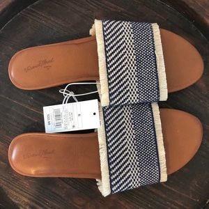 Universal Threads slide on sandals! NWT!